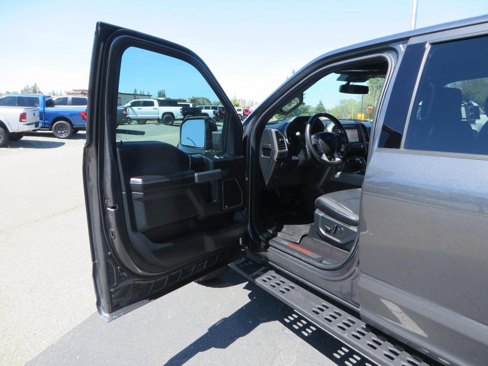 2019 CHARCOAL /BLACK Ford F-150 F-150 Raptor (1FTFW1RG6KF) with an 3.5L V6 ECOBOOST engine, automatic transmission, located at 2630 Grass Valley Highway, Auburn, CA, 95603, (530) 508-5100, 38.937893, -121.095482 - Photo #14